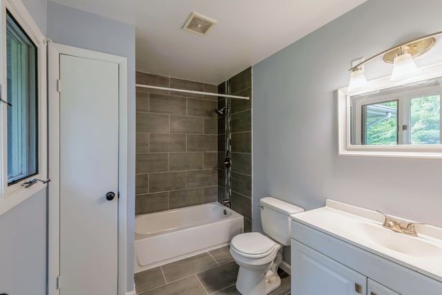 16037 Evans Avenue, South Holland, IL 60473