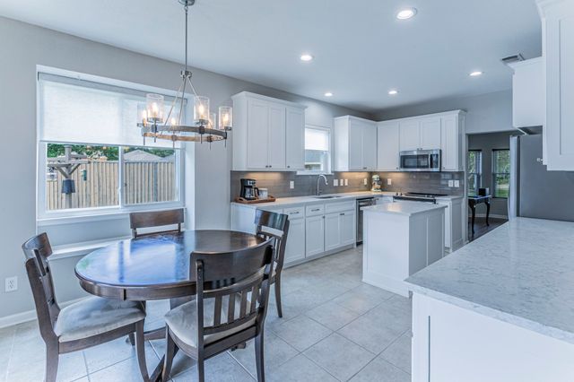 734 Dillard Circle, Cedar Hill, TX 75104