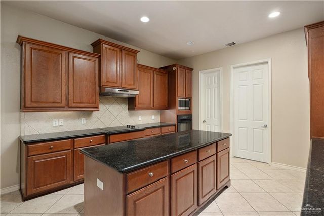 2703 W San Diego W Street, Mission, TX 78572