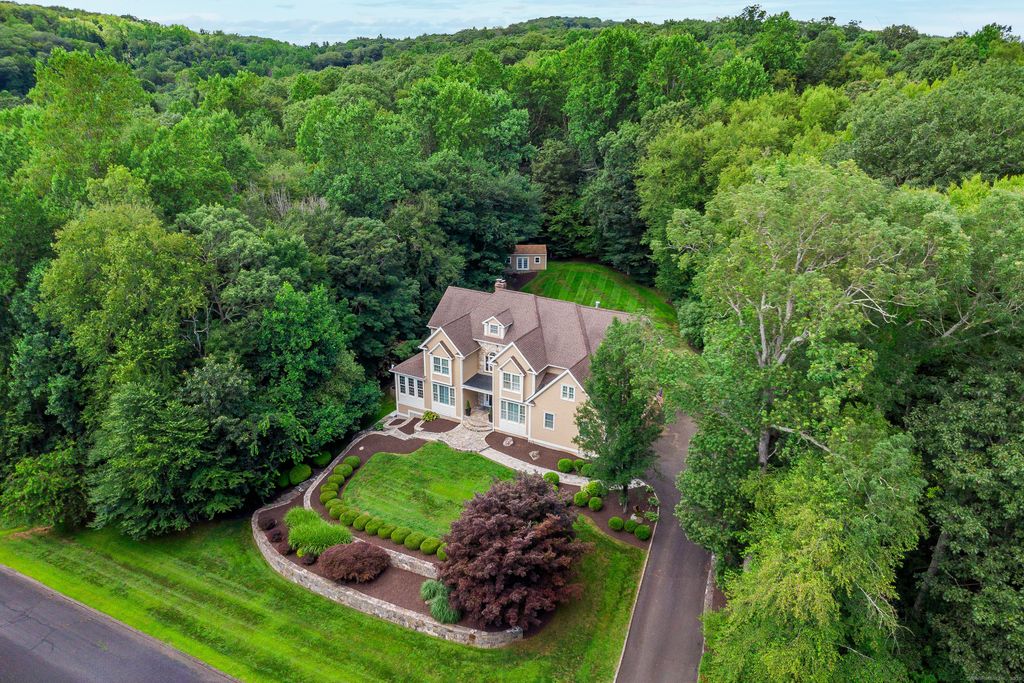 8 Buck Trail, Newtown, CT 06482