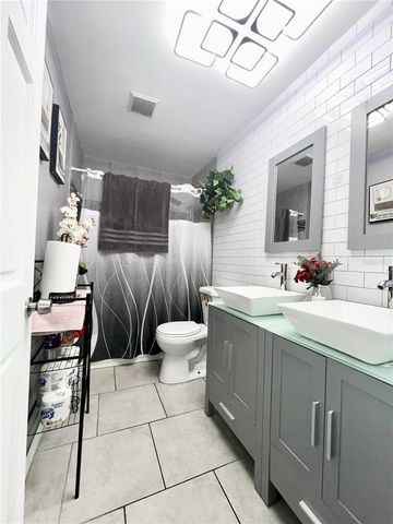 10804 N MYRTLE STREET, Tampa, FL 33617