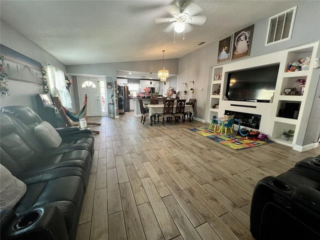 10804 N MYRTLE STREET, Tampa, FL 33617