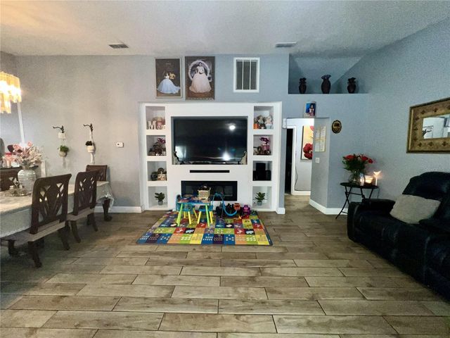 10804 N MYRTLE STREET, Tampa, FL 33617