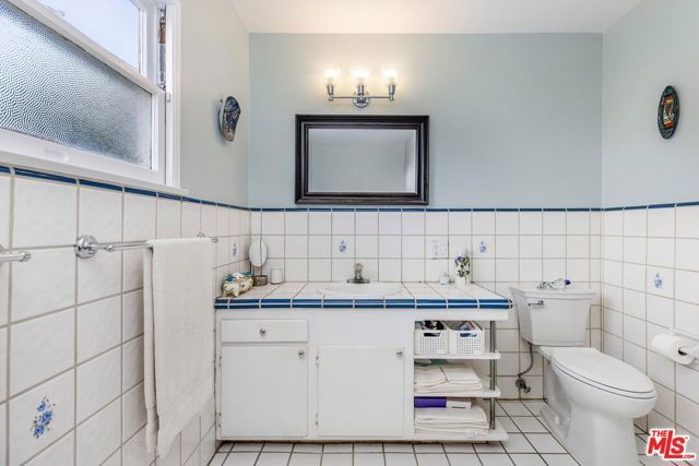 6050 Allott Avenue, Van Nuys (los Angeles), CA 91401