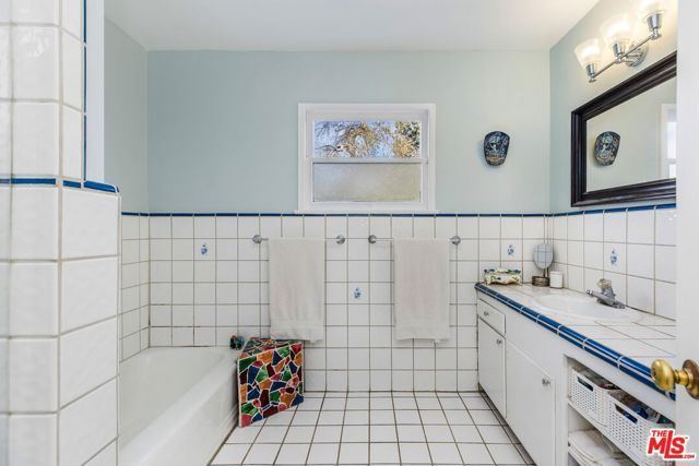 6050 Allott Avenue, Van Nuys (los Angeles), CA 91401