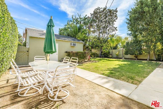 6050 Allott Avenue, Van Nuys (los Angeles), CA 91401