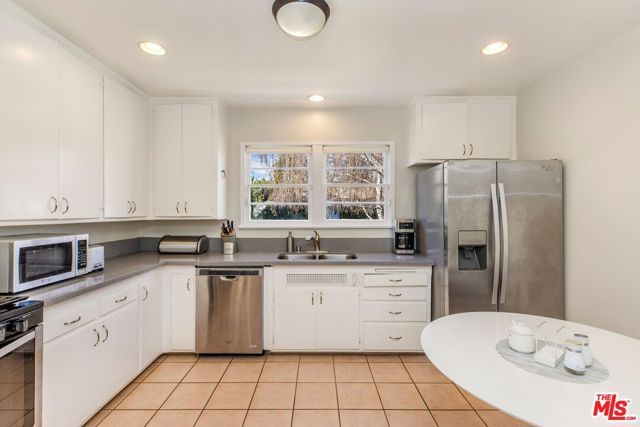 6050 Allott Avenue, Van Nuys (los Angeles), CA 91401