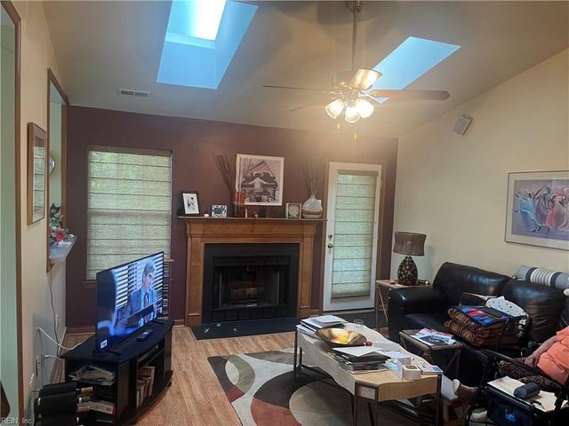 32 George CT, Hampton, VA 23663