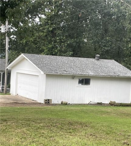 565 County Road 1750, London, AR 72847