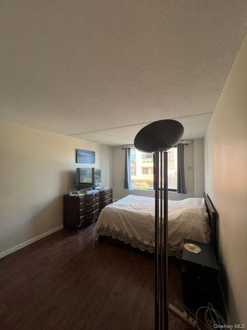 4 Martine Avenue 221, White Plains, NY 10606