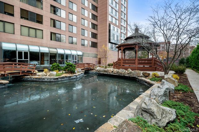 4 Martine Avenue 221, White Plains, NY 10606