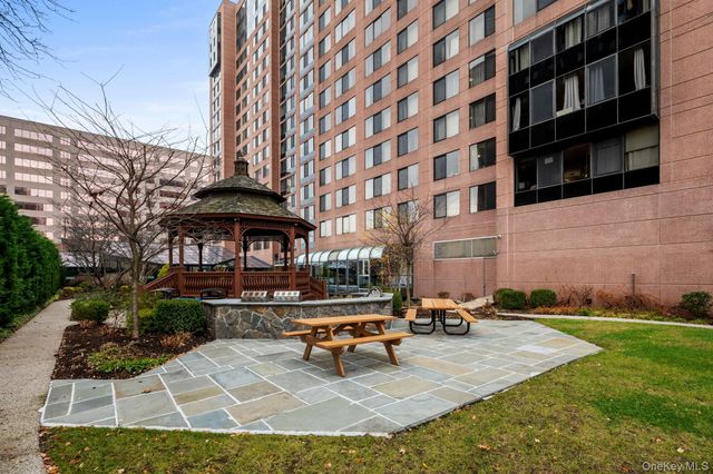 4 Martine Avenue 221, White Plains, NY 10606