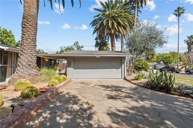 16421 Gledhill Street, North Hills, CA 91343