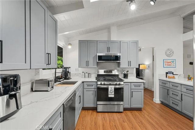 16421 Gledhill Street, North Hills, CA 91343