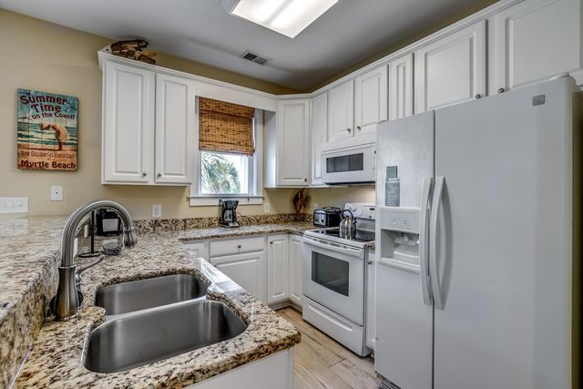 4914 Cinzia Ln, North Myrtle Beach, SC 29582