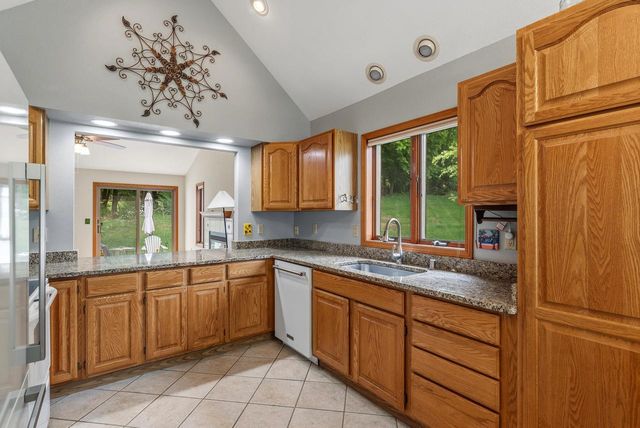 981 E Loos STREET, Hartford, WI 53027