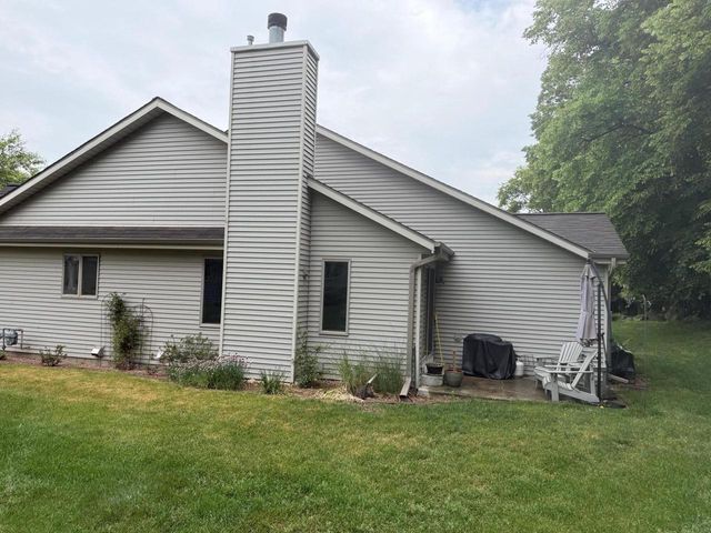 981 E Loos STREET, Hartford, WI 53027