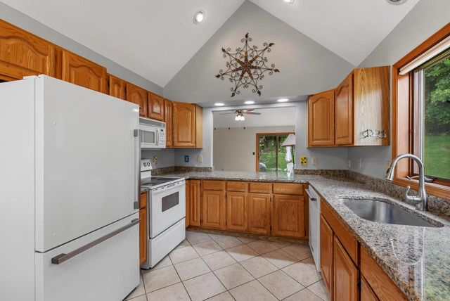 981 E Loos STREET, Hartford, WI 53027