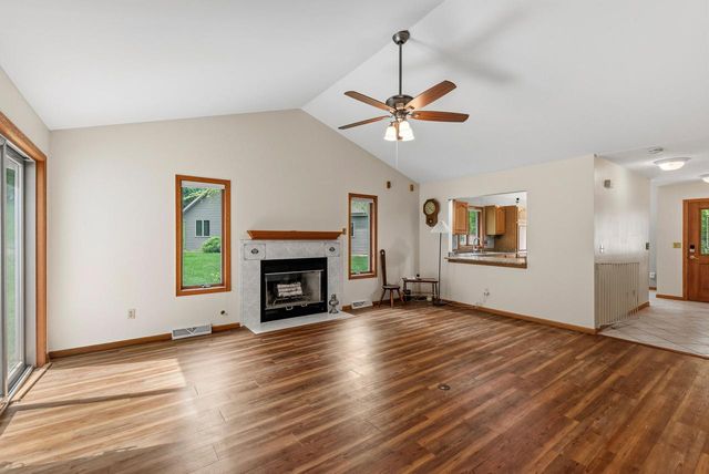 981 E Loos STREET, Hartford, WI 53027