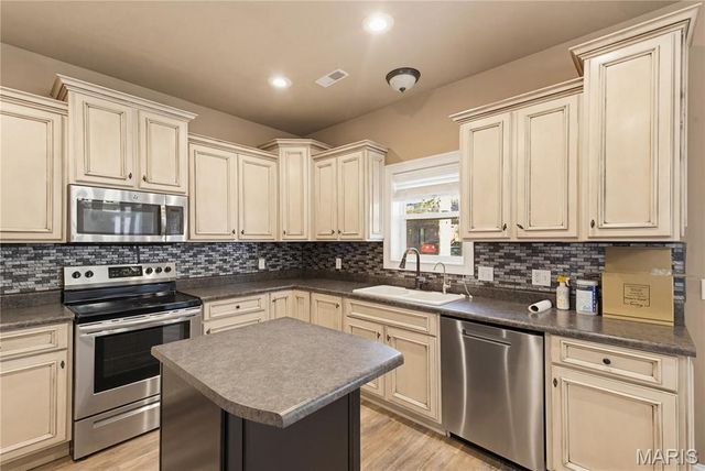 179 Autumn Breeze Drive, Poplar Bluff, MO 63901