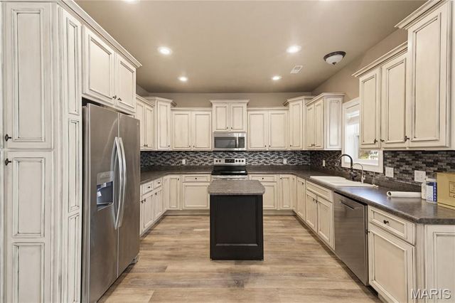 179 Autumn Breeze Drive, Poplar Bluff, MO 63901