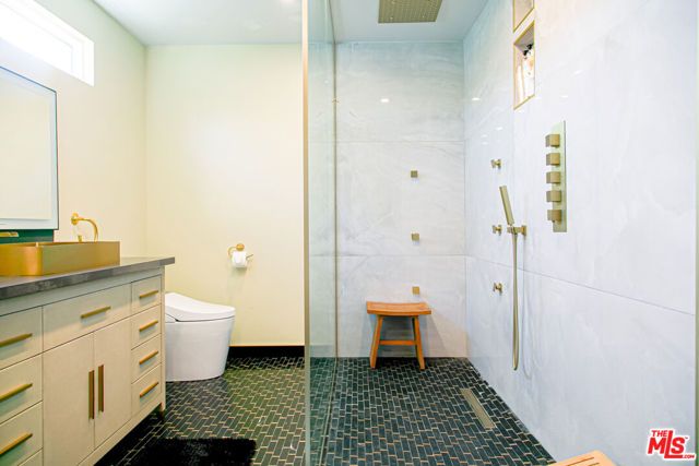 5604 Shenandoah Avenue, Los Angeles, CA 90056