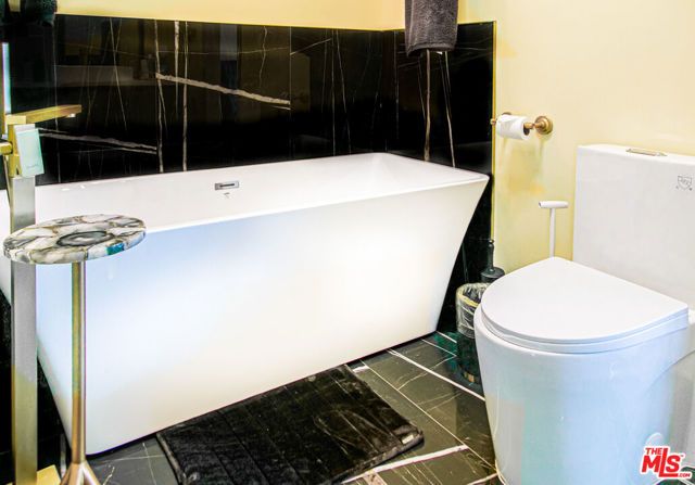 5604 Shenandoah Avenue, Los Angeles, CA 90056