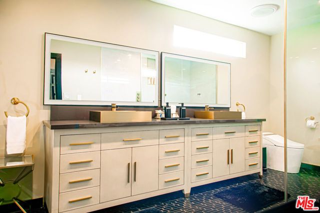 5604 Shenandoah Avenue, Los Angeles, CA 90056