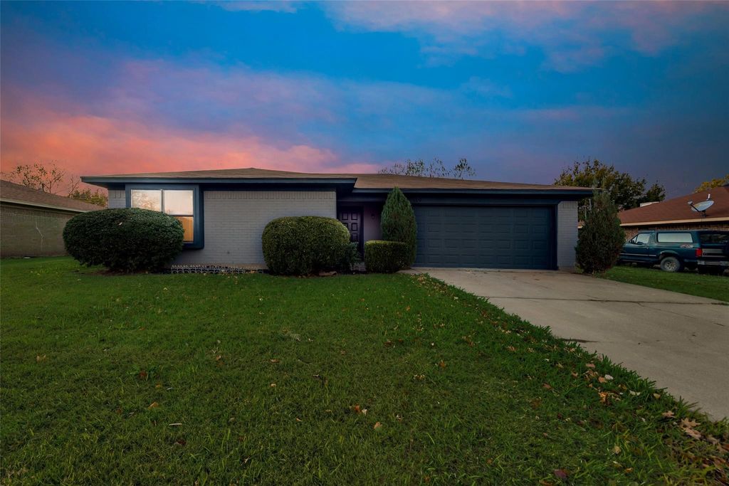 119 Chris Court, Alvarado, TX 76009