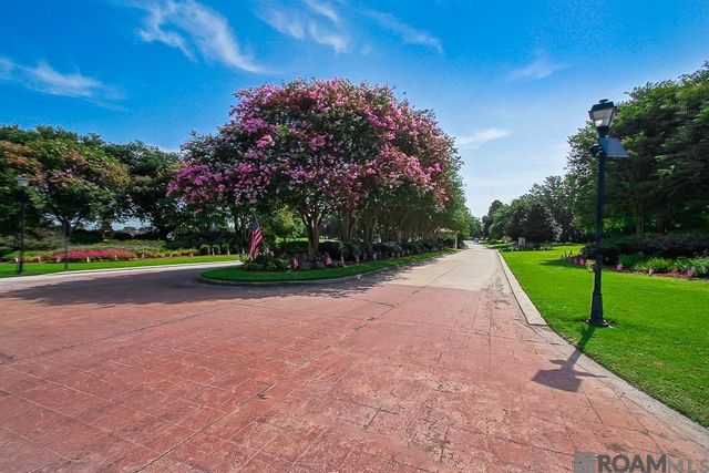 1818 Tiger Crossing Dr, Baton Rouge, LA 70810
