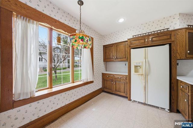 28 Sunset Road, Ringwood, NJ 07456