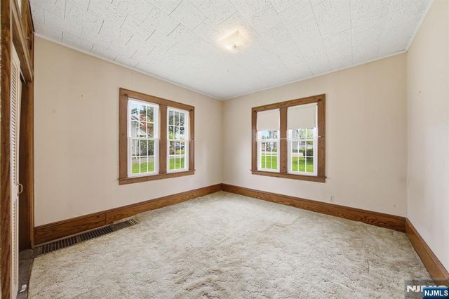 28 Sunset Road, Ringwood, NJ 07456