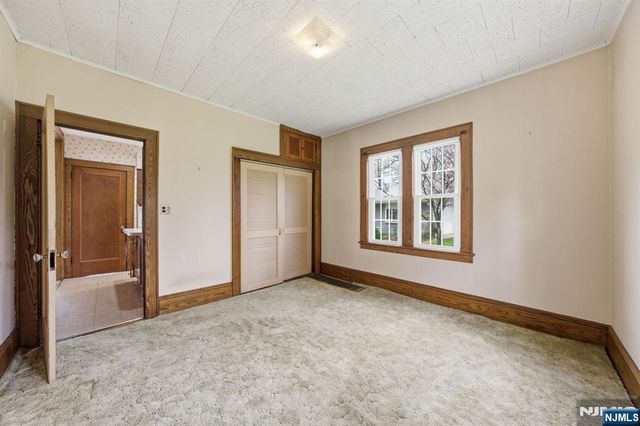 28 Sunset Road, Ringwood, NJ 07456