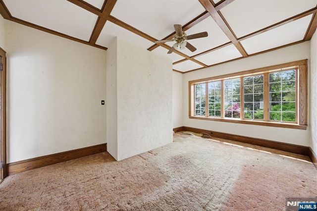 28 Sunset Road, Ringwood, NJ 07456