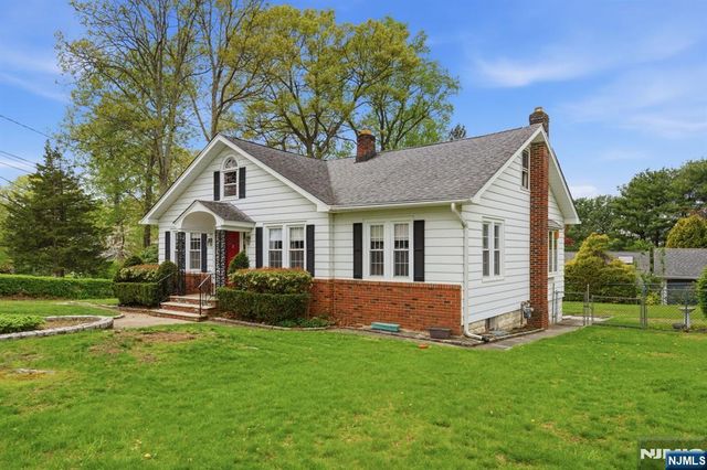28 Sunset Road, Ringwood, NJ 07456