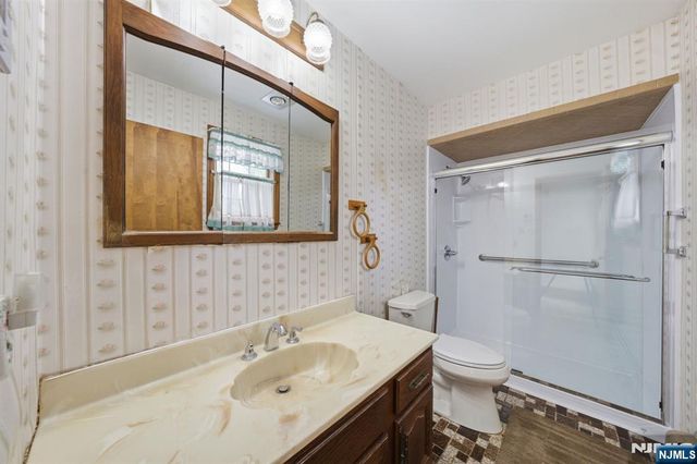 28 Sunset Road, Ringwood, NJ 07456