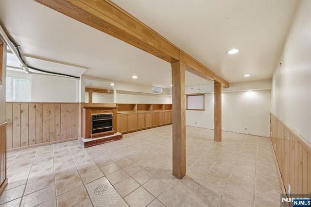 28 Sunset Road, Ringwood, NJ 07456