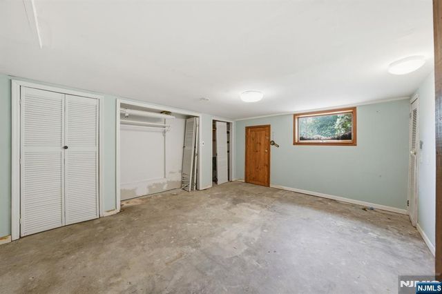 28 Sunset Road, Ringwood, NJ 07456