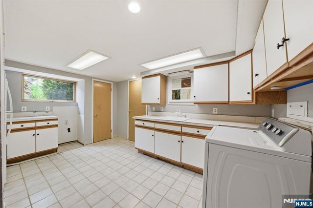 28 Sunset Road, Ringwood, NJ 07456