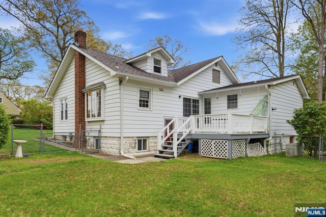28 Sunset Road, Ringwood, NJ 07456
