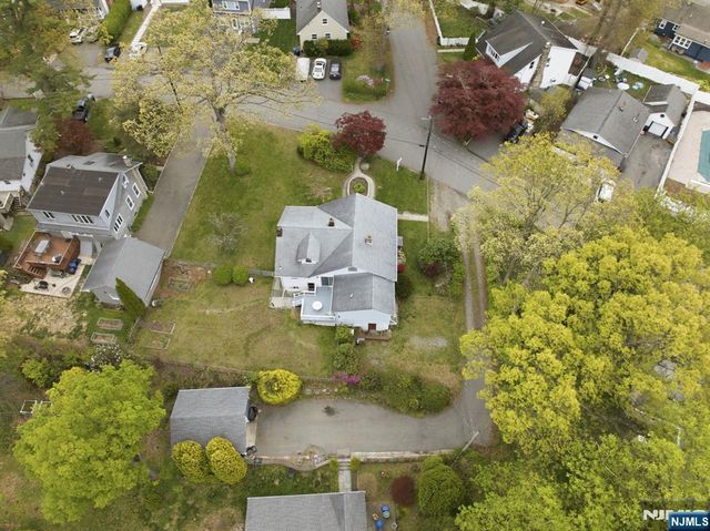 28 Sunset Road, Ringwood, NJ 07456