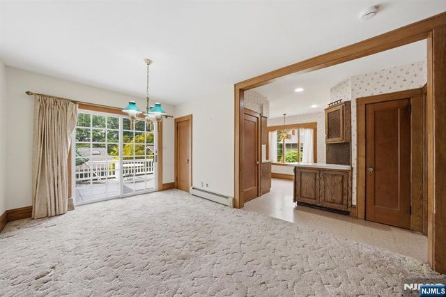 28 Sunset Road, Ringwood, NJ 07456