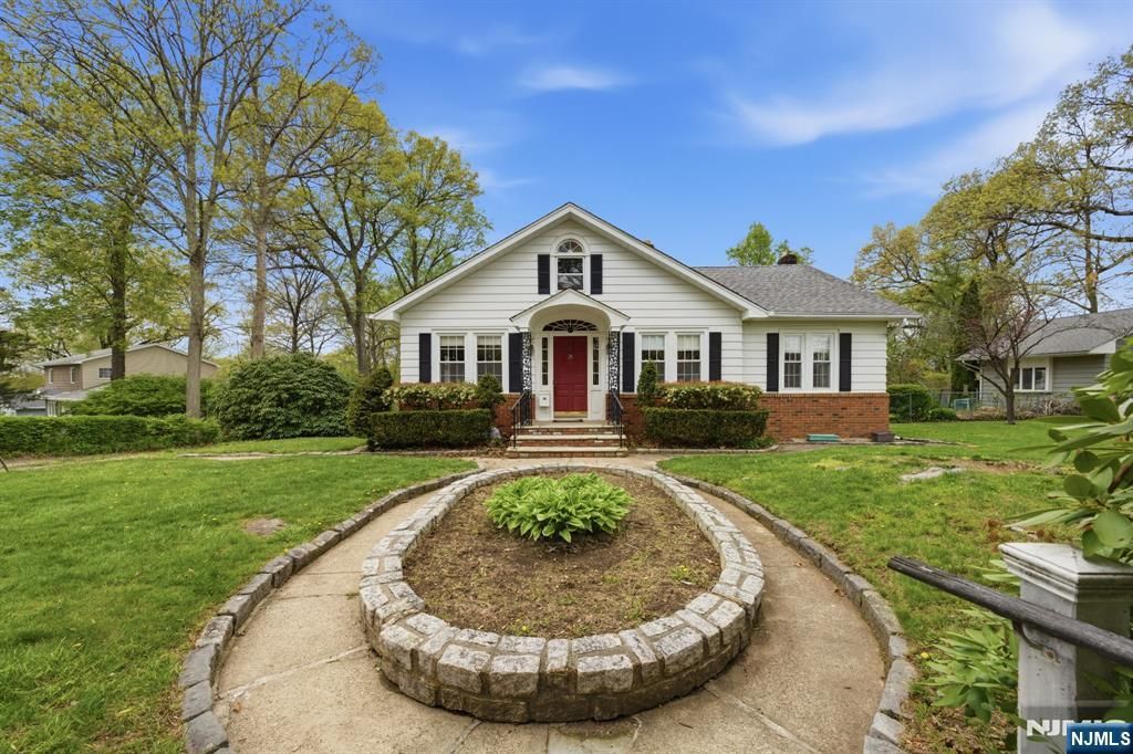 28 Sunset Road, Ringwood, NJ 07456