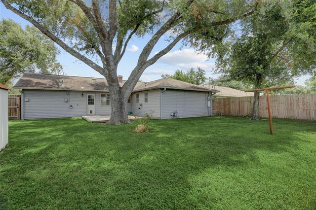 5843 Shurmard Drive, Houston, TX 77092