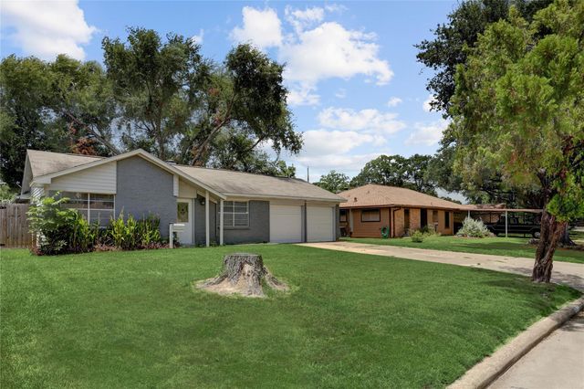 5843 Shurmard Drive, Houston, TX 77092