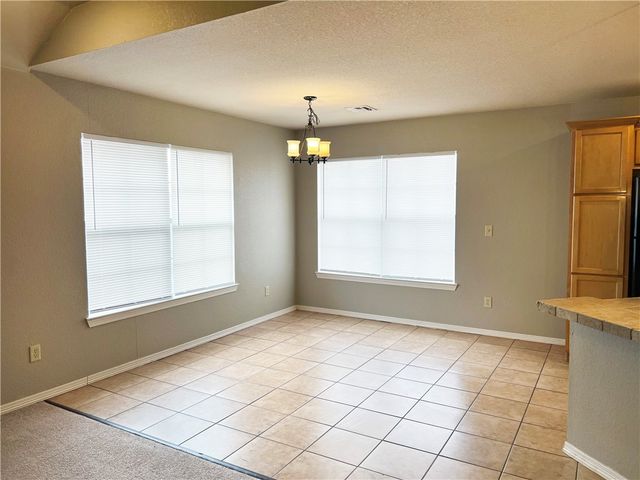 2827 N Cassius Lane, Fayetteville, AR 72704