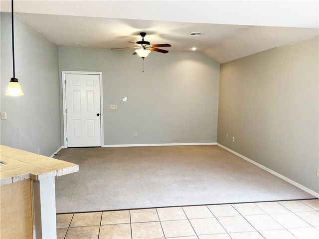 2827 N Cassius Lane, Fayetteville, AR 72704