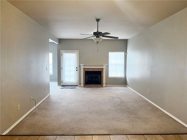 2827 N Cassius Lane, Fayetteville, AR 72704