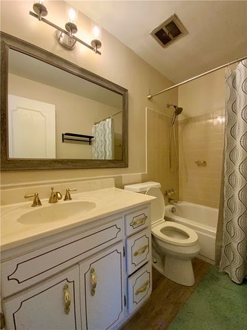 701 College Park Dr. 10, Coraopolis, PA 15108