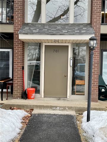 701 College Park Dr. 10, Coraopolis, PA 15108